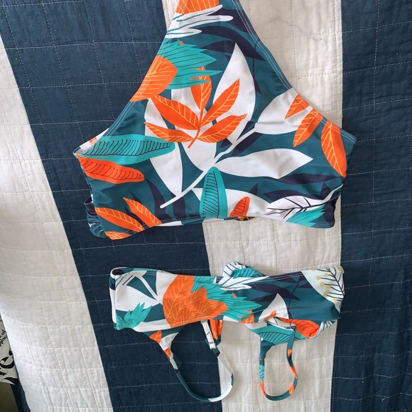 Shein swimsuits print set top and bottom - Picture 9 of 9